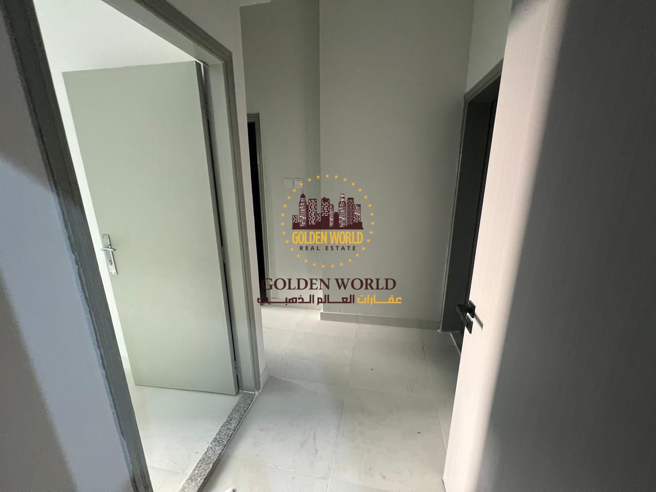Large one-bedroom apartment with balcony, first tenant after renovation, strategic location, comfortable layout and spacious design at a reasonable re