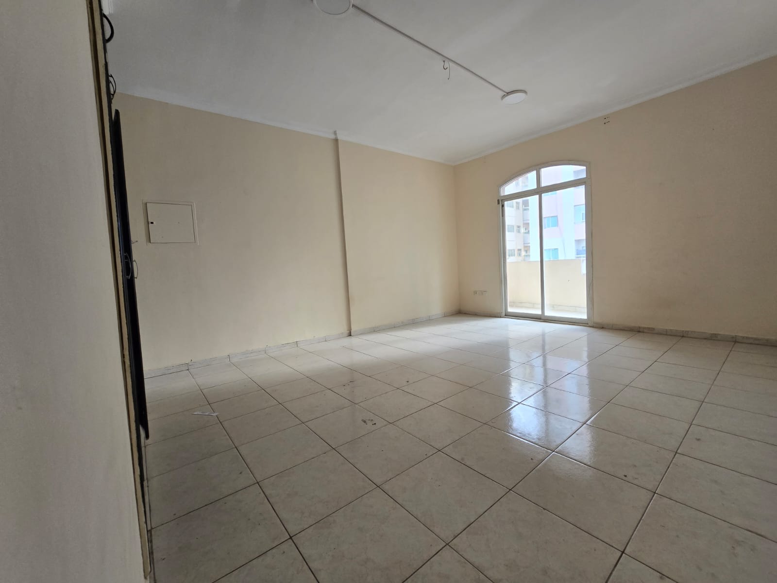 A great deal on a one-bedroom apartment in the heart of Ajman! Located in Al Rashidiya, Ajman, on Old Murour Street, behind Grand Mall