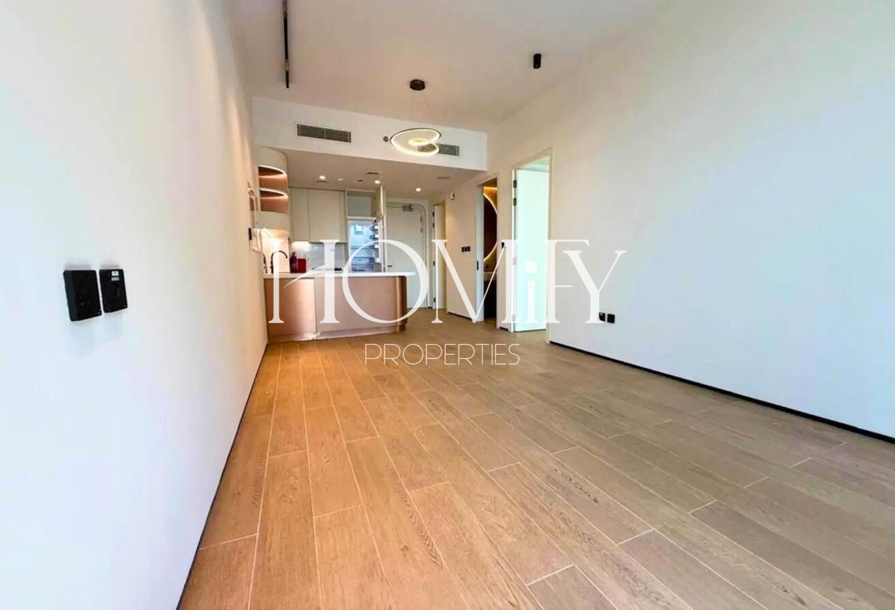 Top Floor | Fitted Kitchen | Marina View