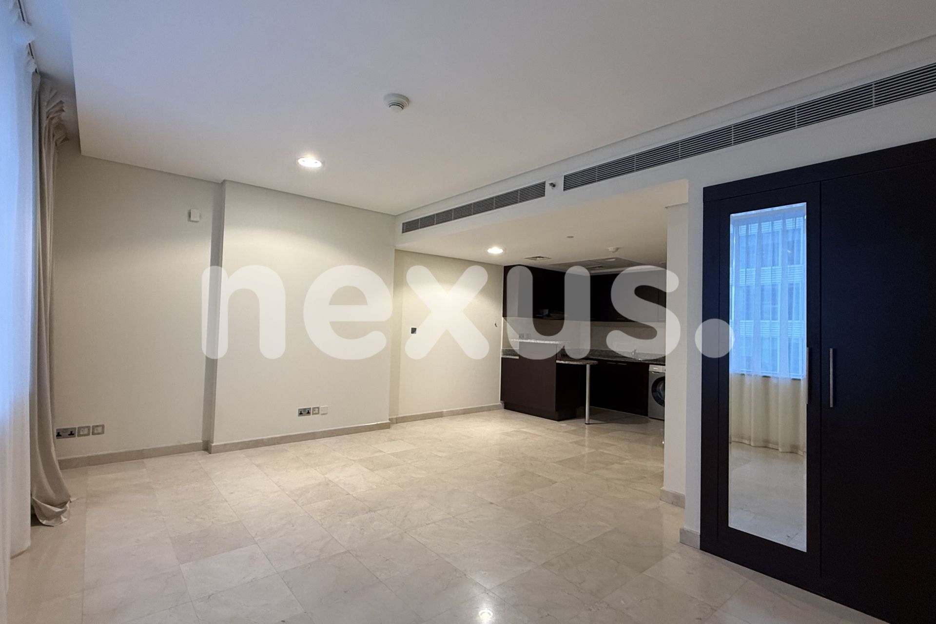 STUDIO | MID FLOOR | QUIET AND SPACIOUS