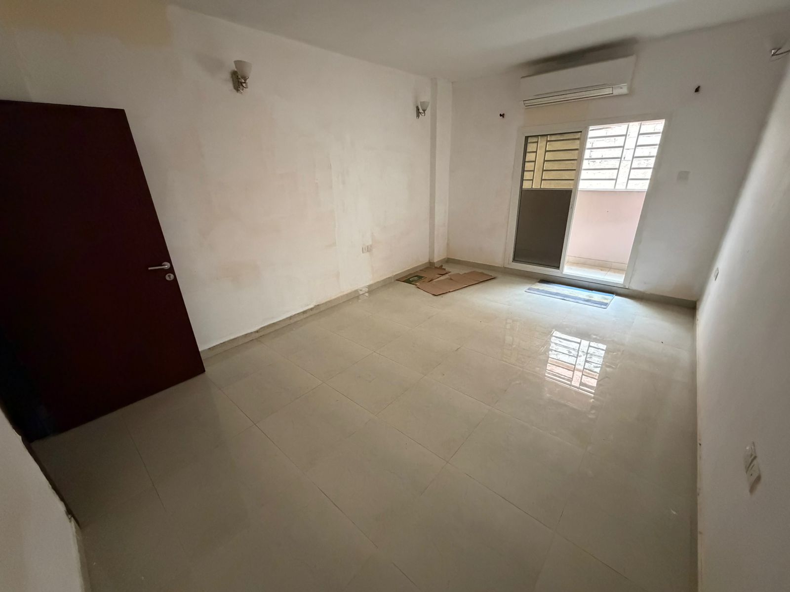 Studio apartment with separate kitchen and balcony in Al Rashidiya