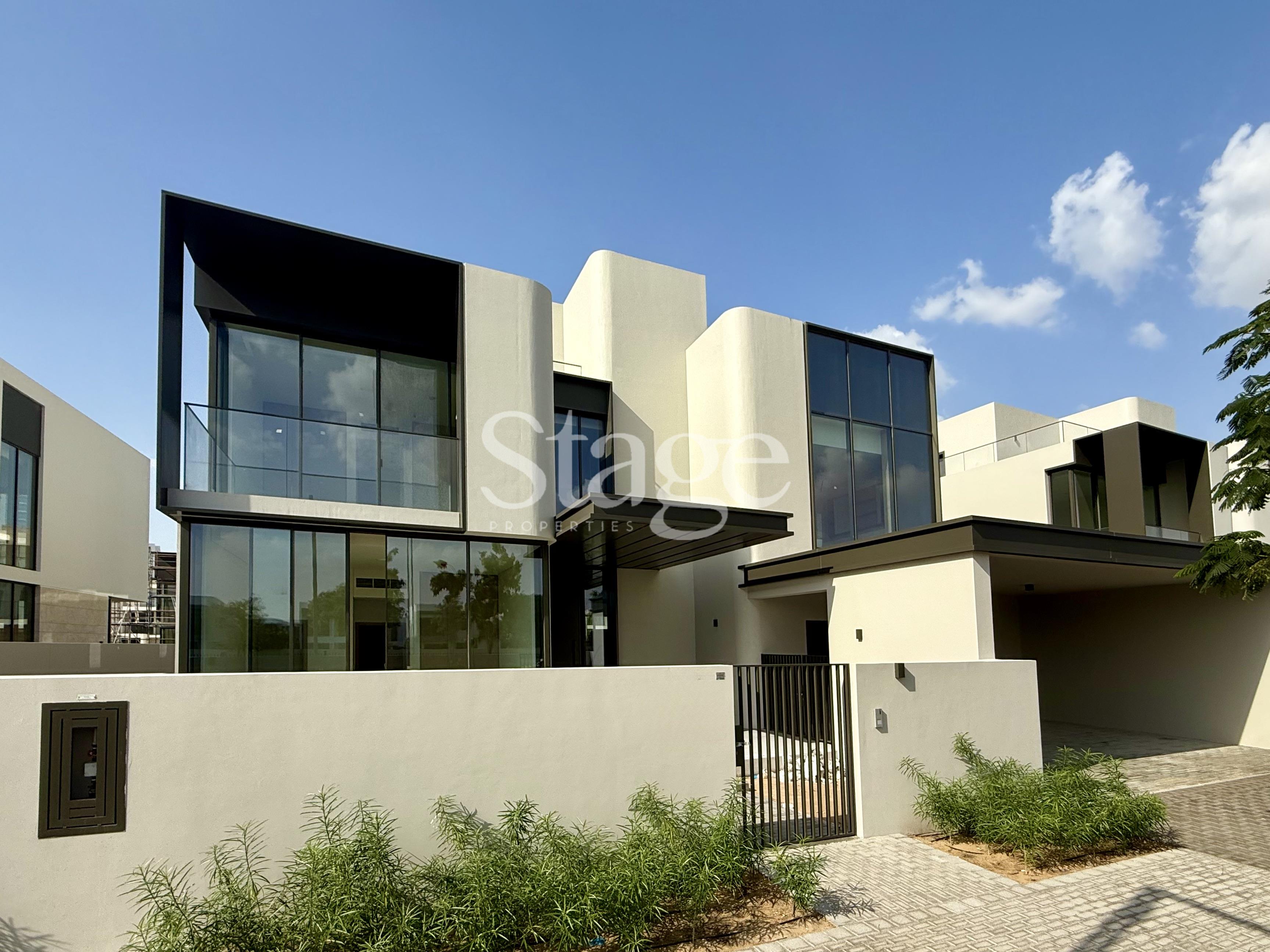 Prime First Row Luxury Villa | 5 BR + Maid