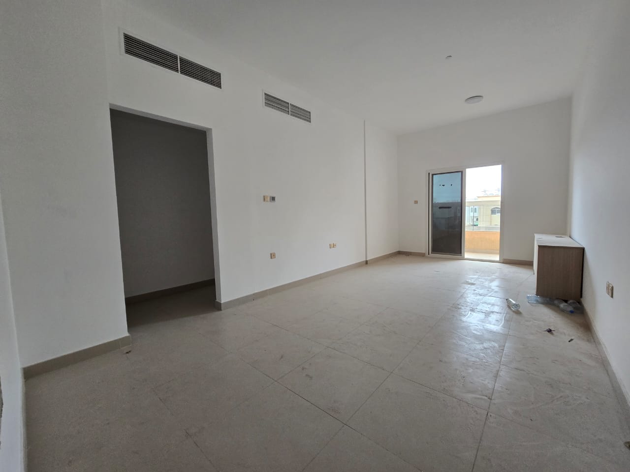 AED 42,000 per year – Annual Rent Two Bedrooms & Living Room with Balcony | Second Tenant A premium apartment in a new building located in Al Mowaiha