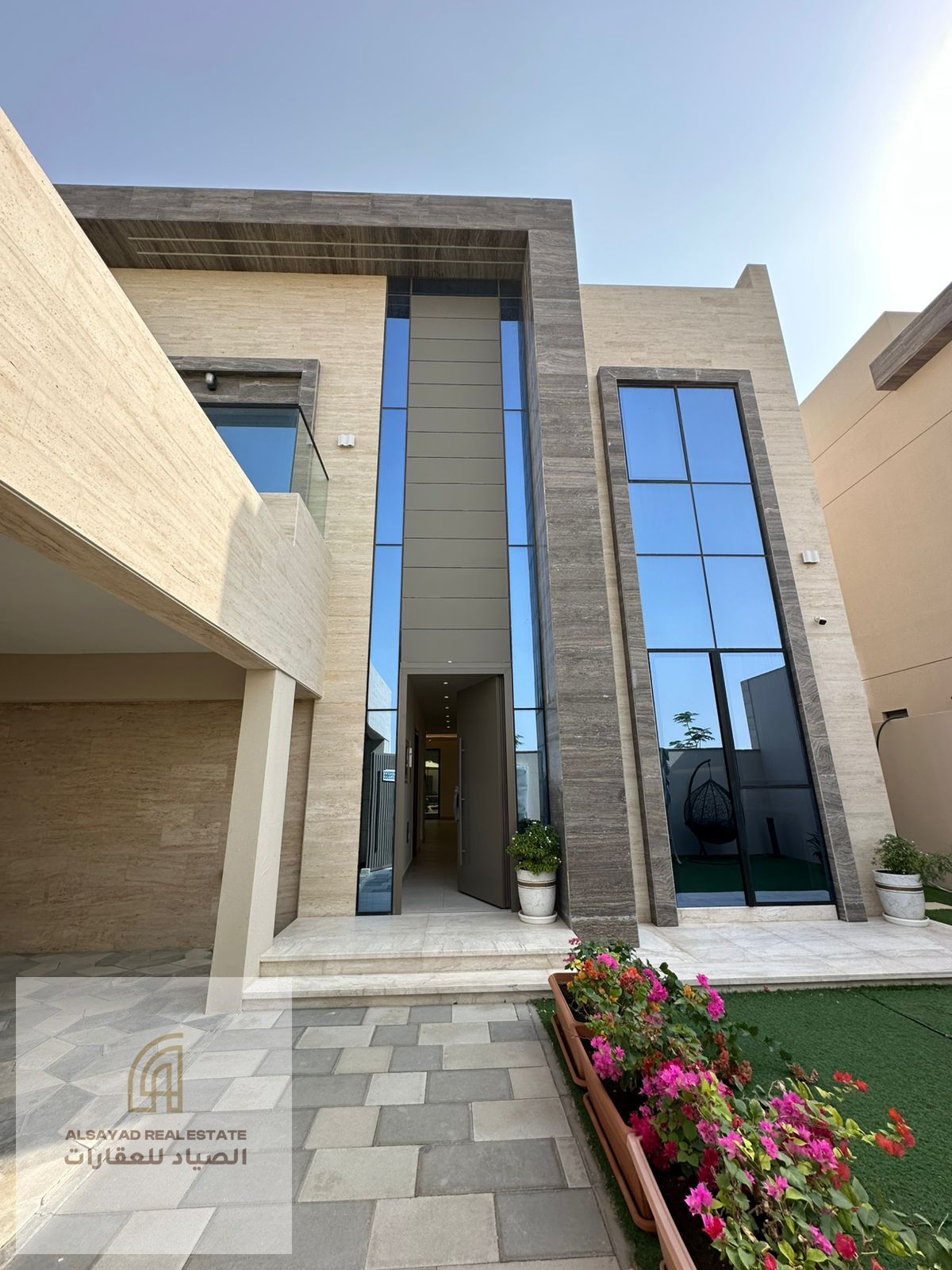 Luxury villa for sale in Sharjah, Al Tilal area, with a large area and high-end finishes, 5 master bedrooms, and a prime location suitable for familie
