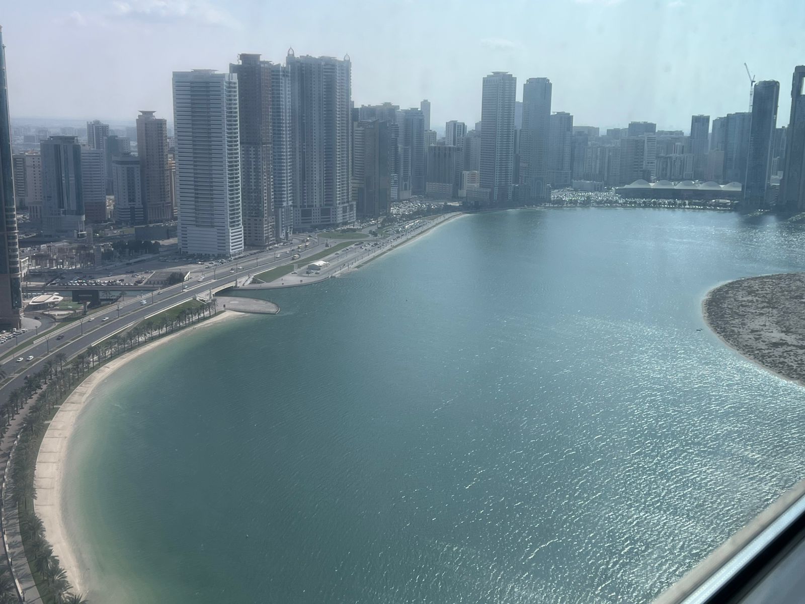 Sea view – Free air conditioning – Parking – Gym & swimming pool – Spacious layout – Prime location on Al Khan Corniche near Dubai exit