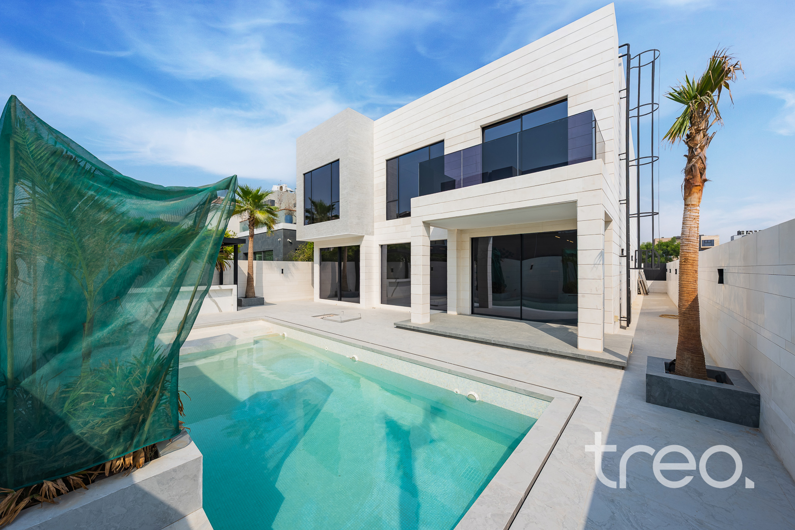Vacant | Custom Built | 5 Bed | Must See