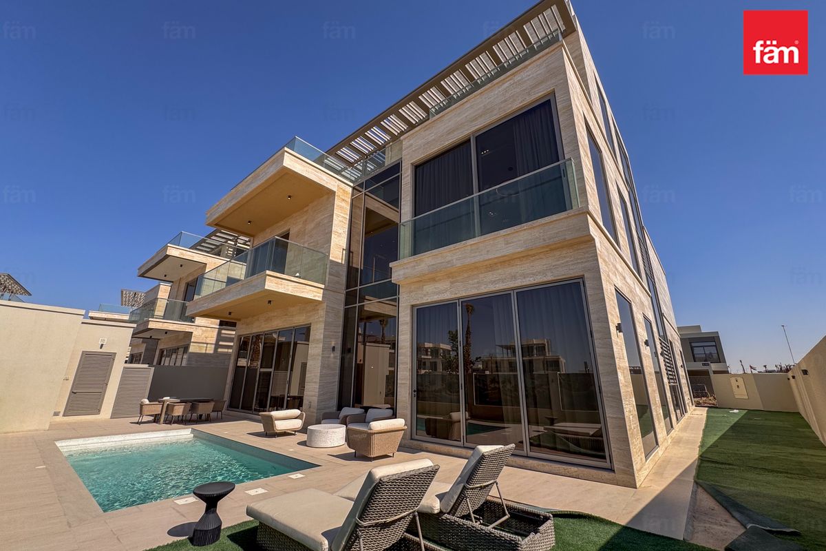 Luxury Mansion | Single Row | Lagoon Facing