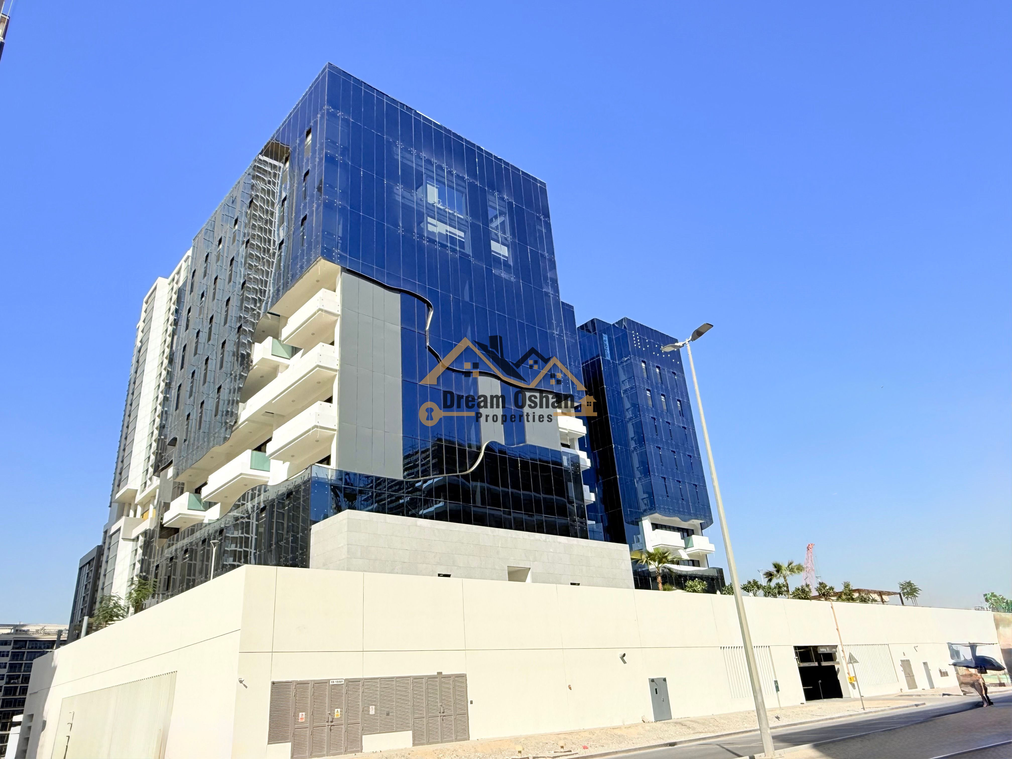 Lagoon & Burj Facing Shop , Free Parking, Ideal for Cafe/Grocery/Pharmacy