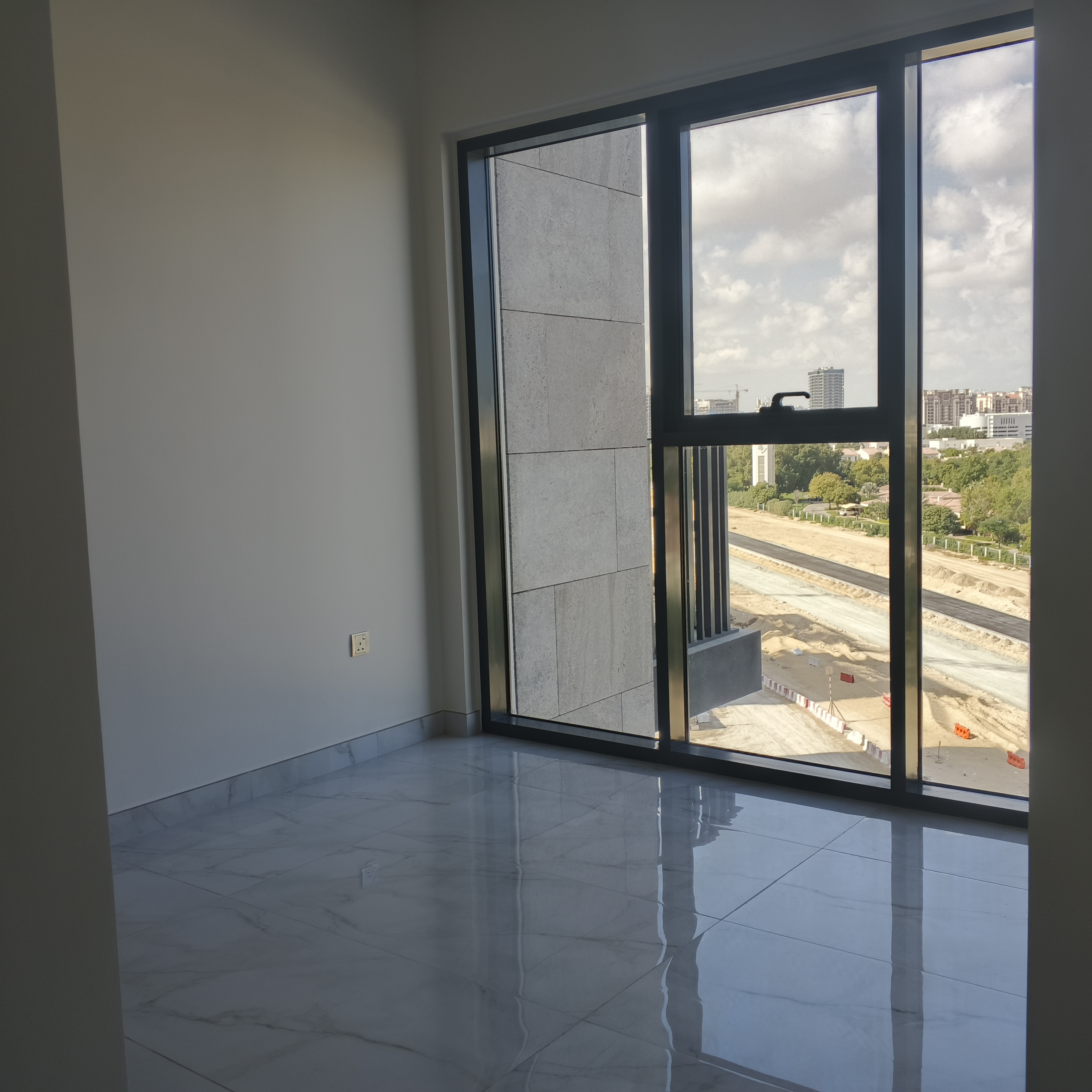 BRAND NEW//SPACIOUS LAYOUT//WITH KITCHEN APPLIANCES//PRIME LOCATION//READY TO MOVE