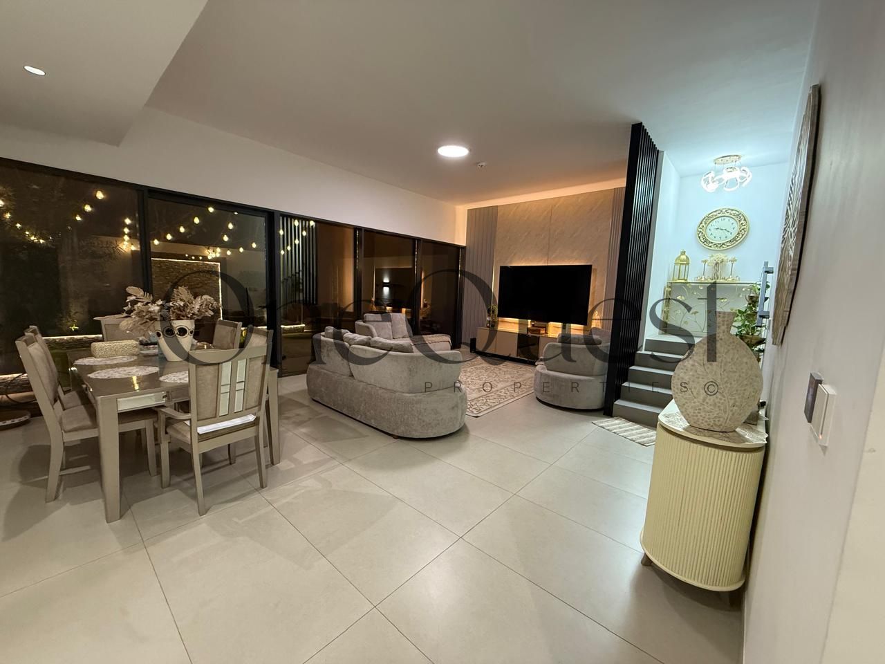 Ready to move // Free Hold // Middle Unit //Opportunity Exclusive Amenities