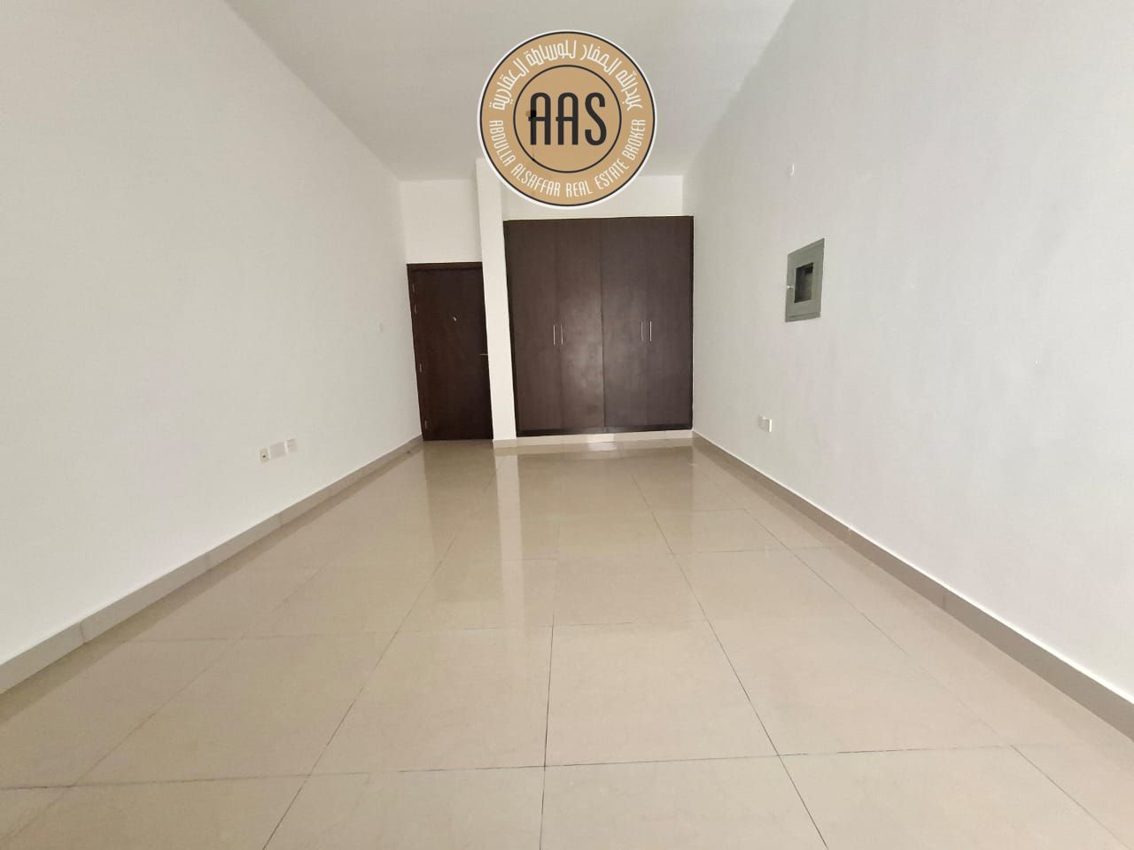 Front of bus stop best price in the area Studio with all amenities