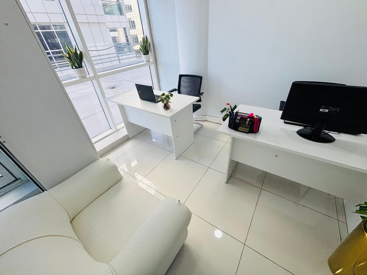 Ready To Move | Direct from Owner | Near to Metro