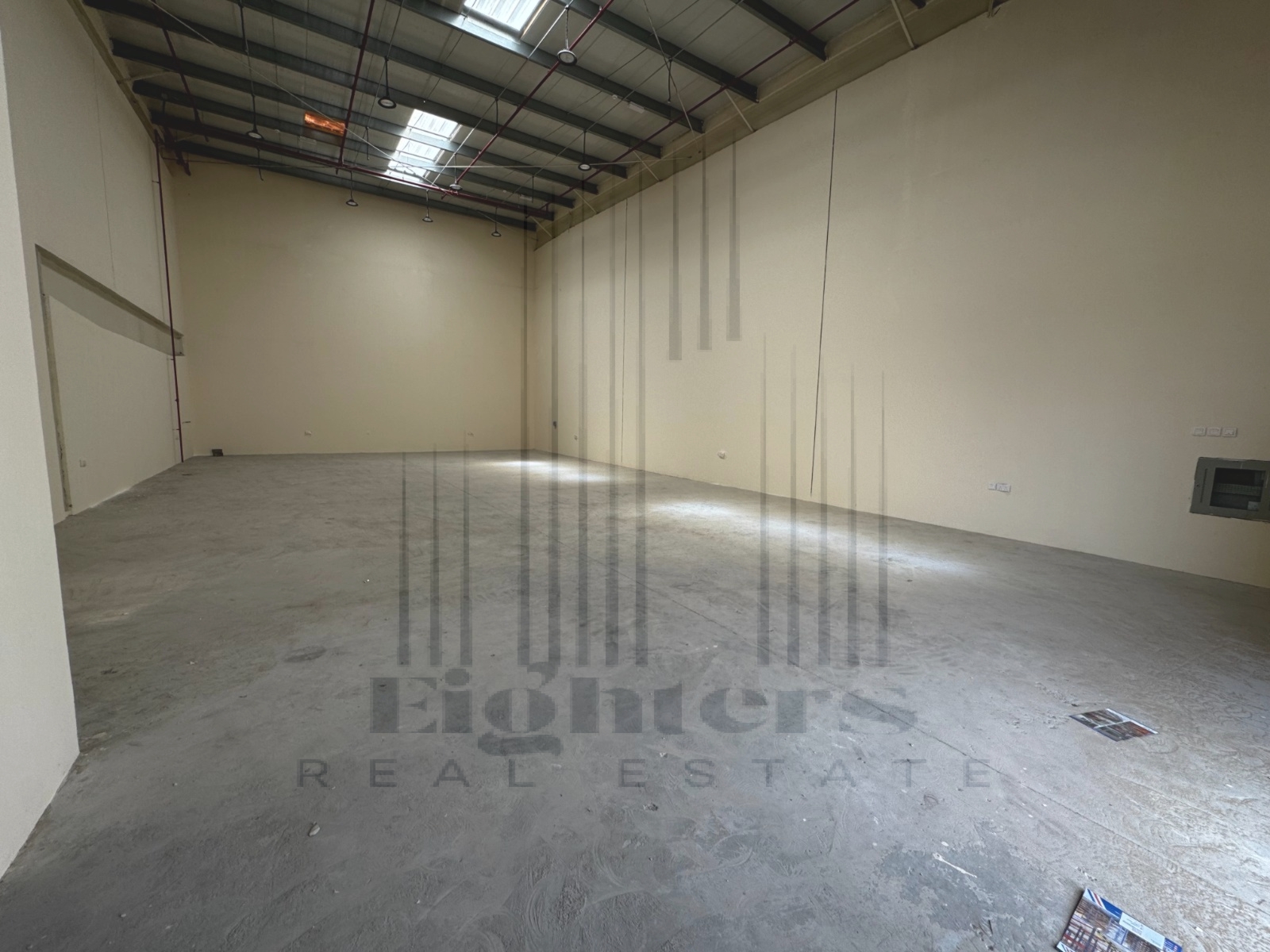 Brand New 1,500 Sqft Warehouse in Al Sajaa | 8m Height | 10kW Power | Easy Loading - Unloading