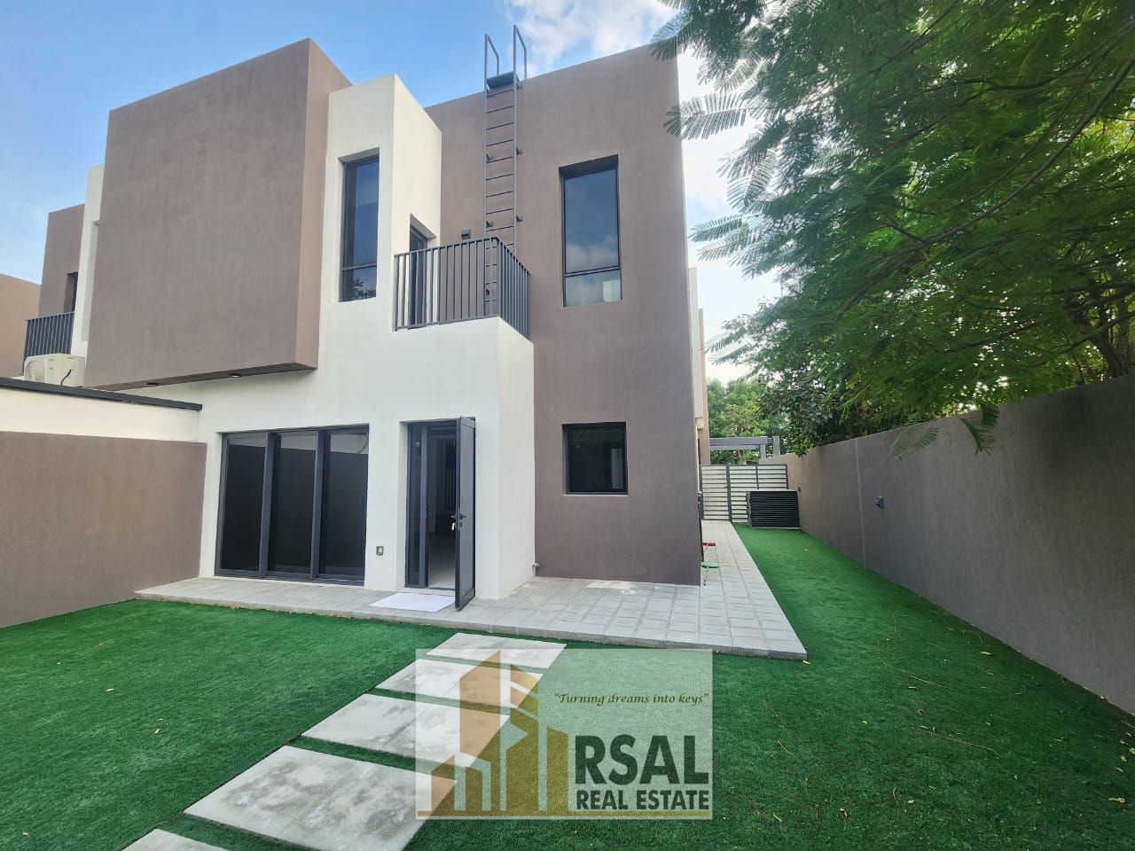 Corner Unit Ready To Move Luxurious 3BR townhouse available with All Amenities