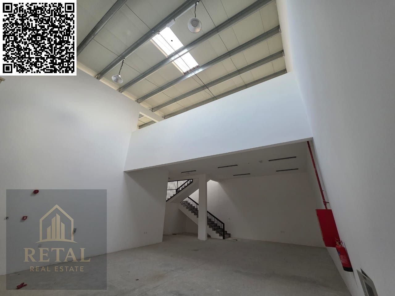 A new warehouse, ready for operation, suitable for all activities.