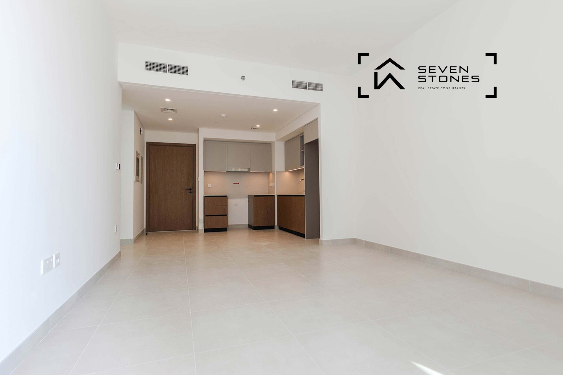 Skyline view | Ready to Move-in | Spacious Layout