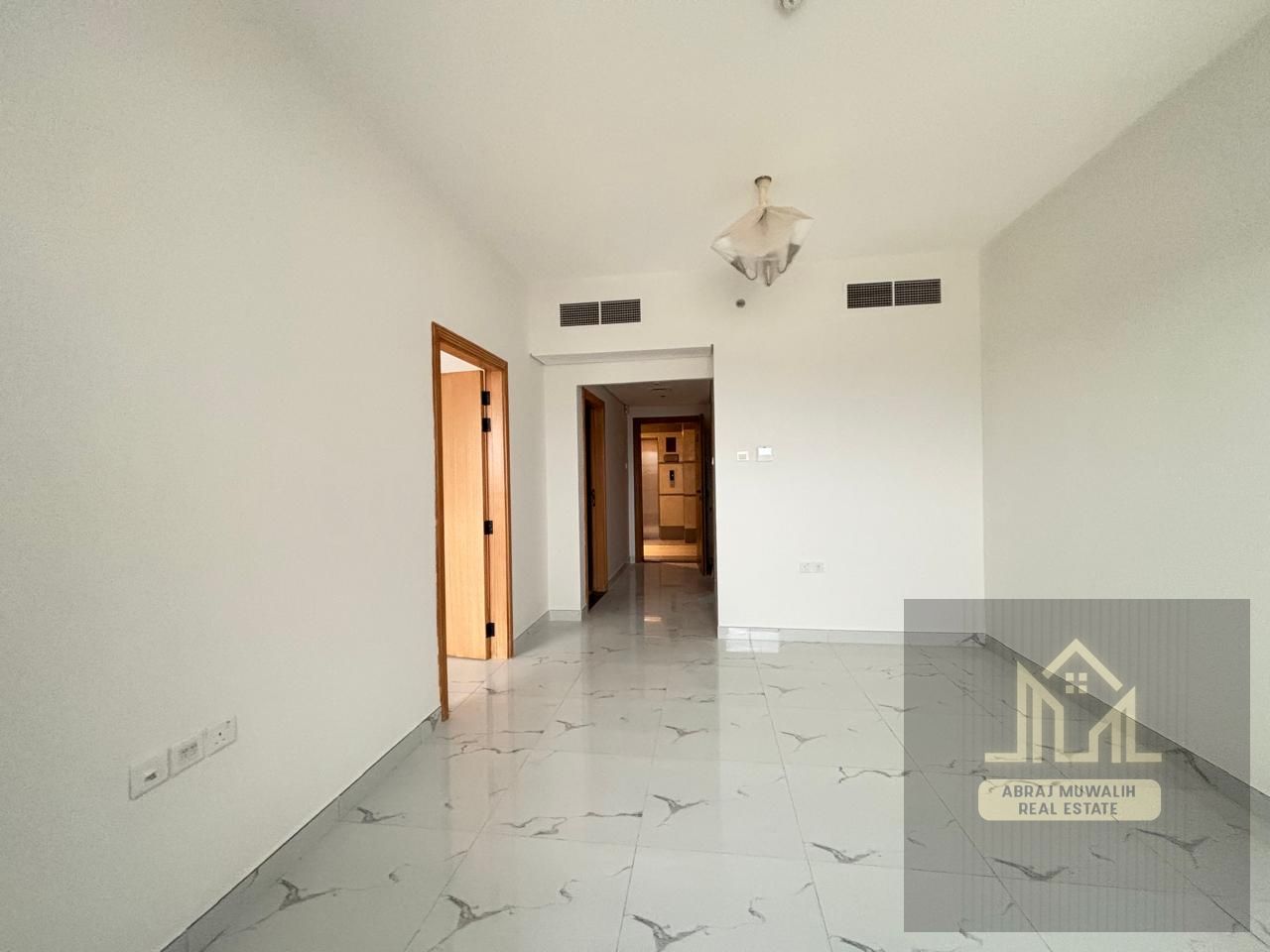 1BHK specious /Layout Brand new //unit with/ balcony 39k . / AL JADA