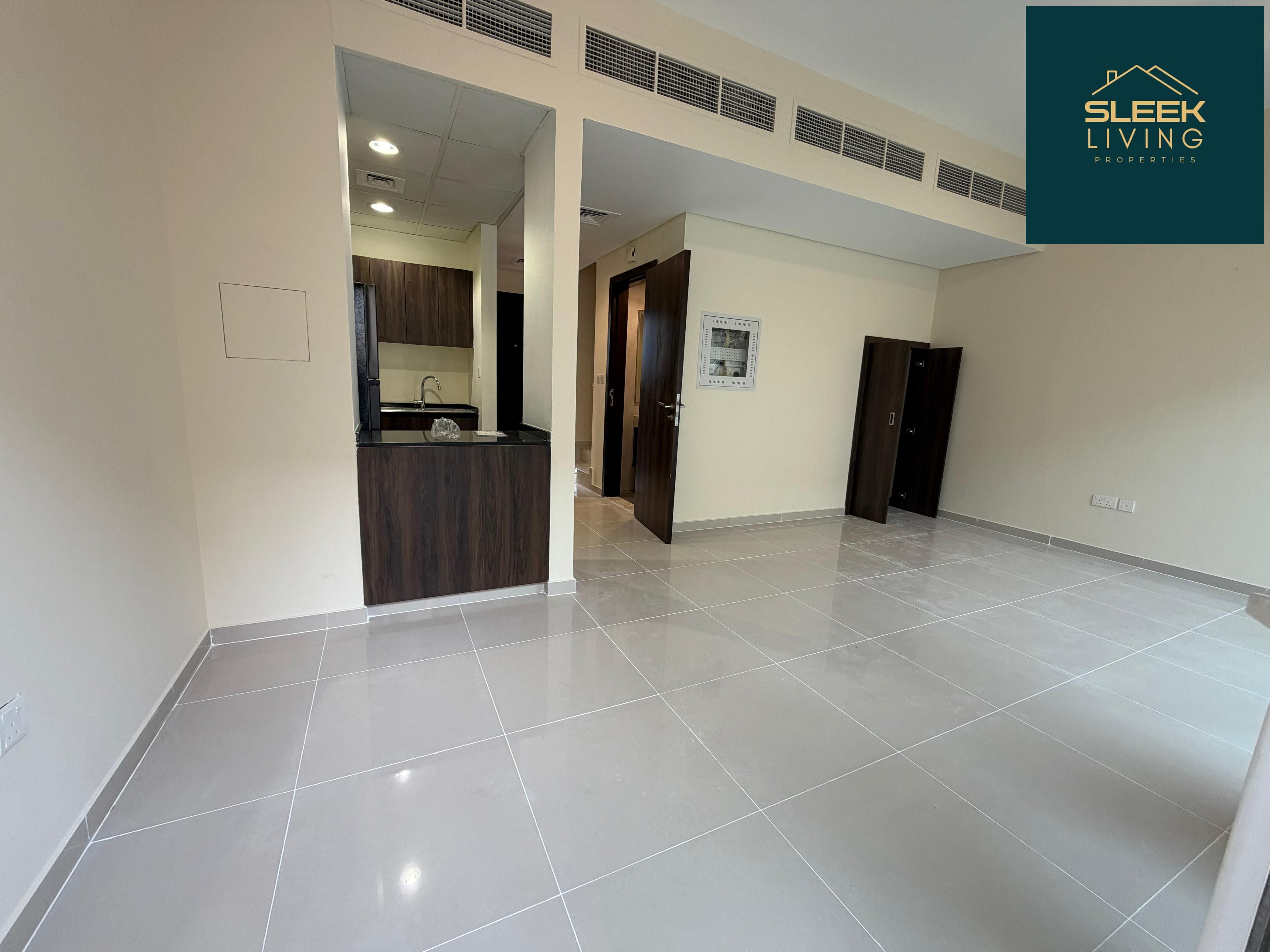 Ready to move | with Kitchen Appliances