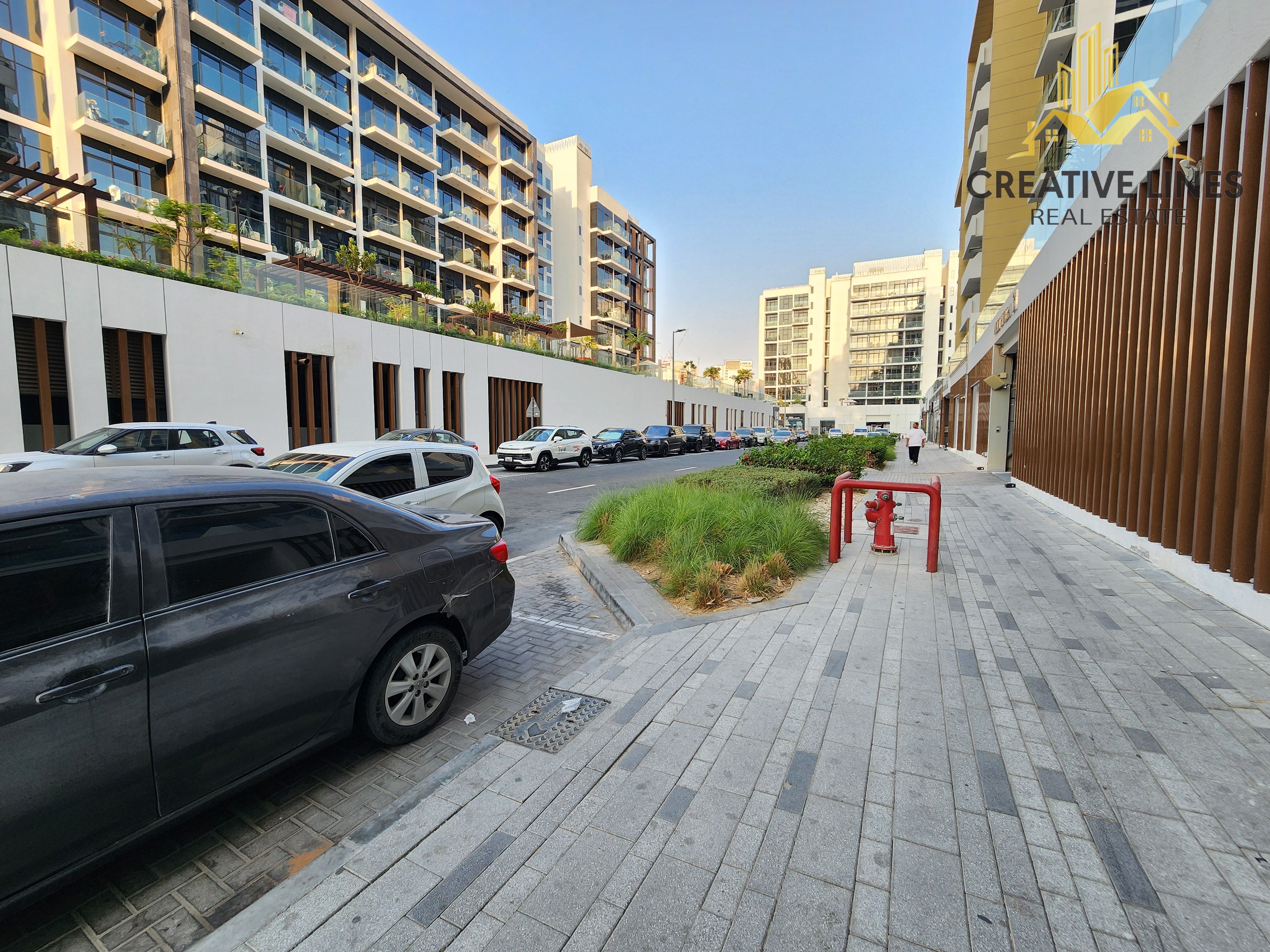 Fully fitted prime location street view retail place available for rent