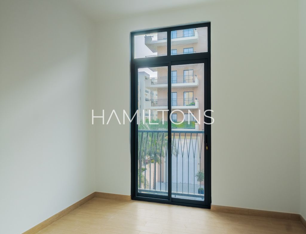 10 mins to Dubai | Vacant Apartment | Sea Views | Resale