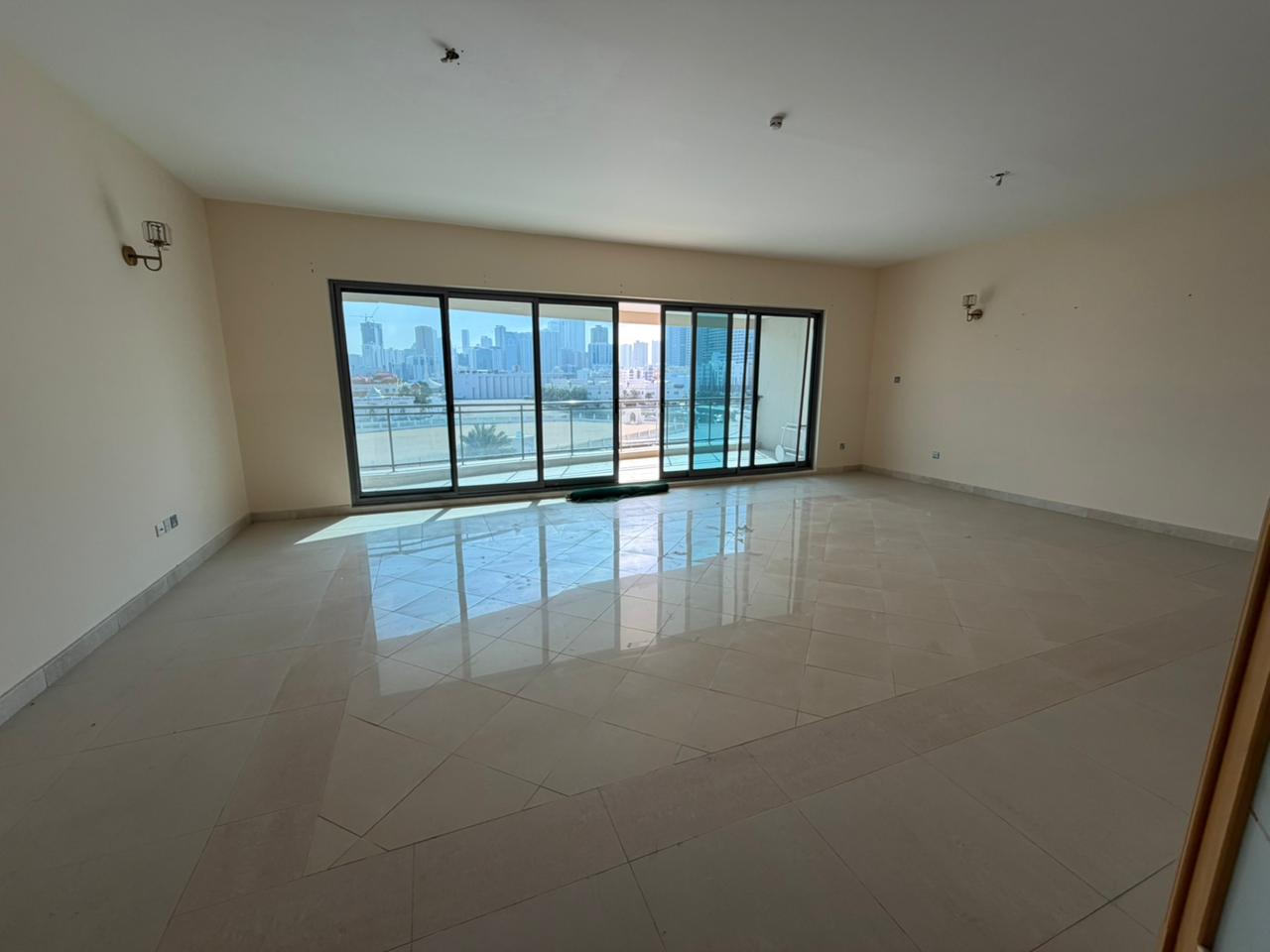 Free AC (included in the owner's package) - 2 Parking Spaces - Private Beach - Swimming Pool - Gym - Sauna - Jacuzzi - Kids' Area