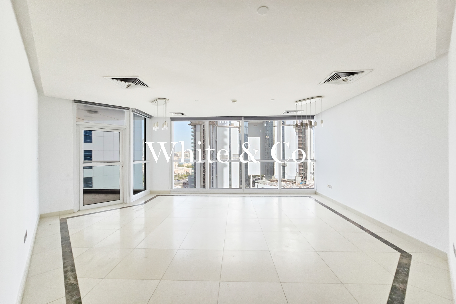 VACANT | GREAT LOCATION | FAMILY COMPLEX