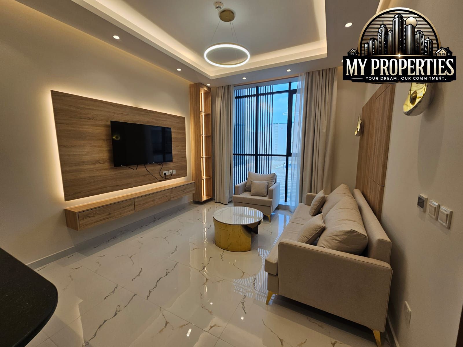 THERE IS A SWIMMING POOL WITH A BEAUTIFUL VIEW AND A LUXURY APARTMENT