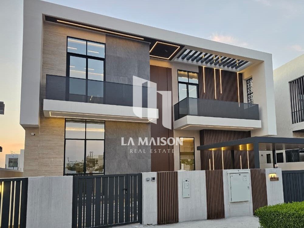 Single Row | Premium Villa | 5BR/Maid/Lift/Pool