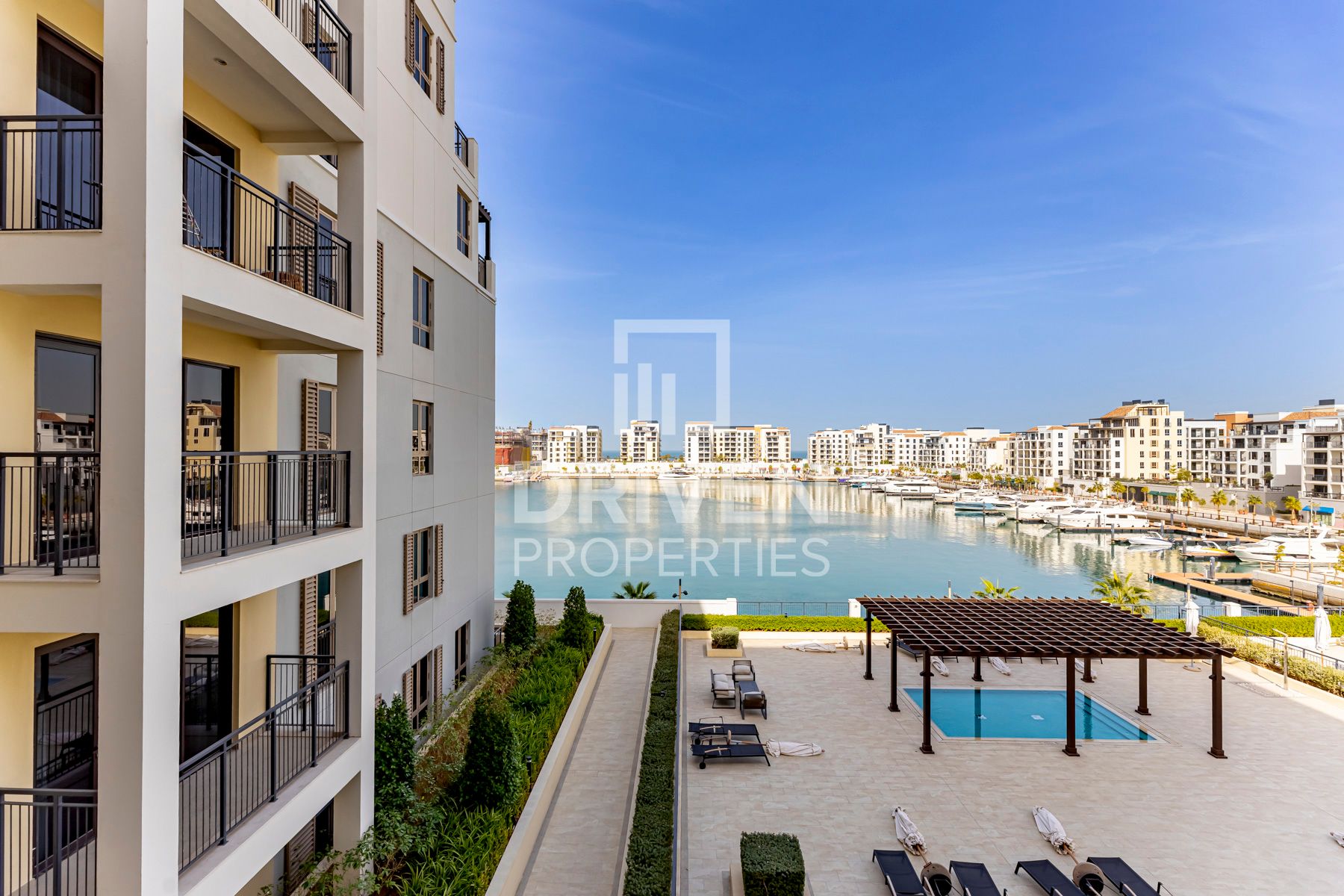 Brand New and Modern Unit with Sea View