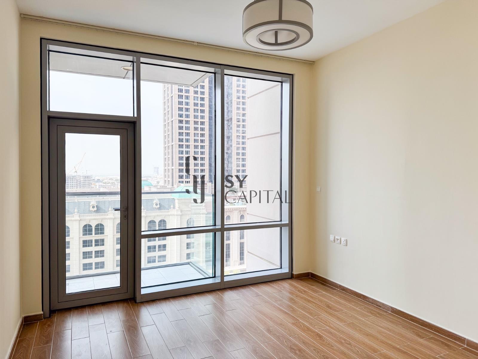Large 2 Bed Room I Vacant I Pool View