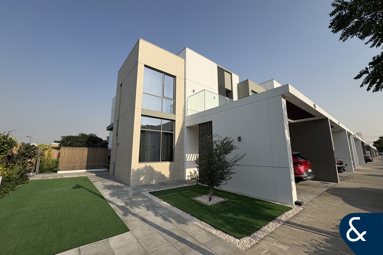 Corner Plot I Internal Road Backing I 4 Beds