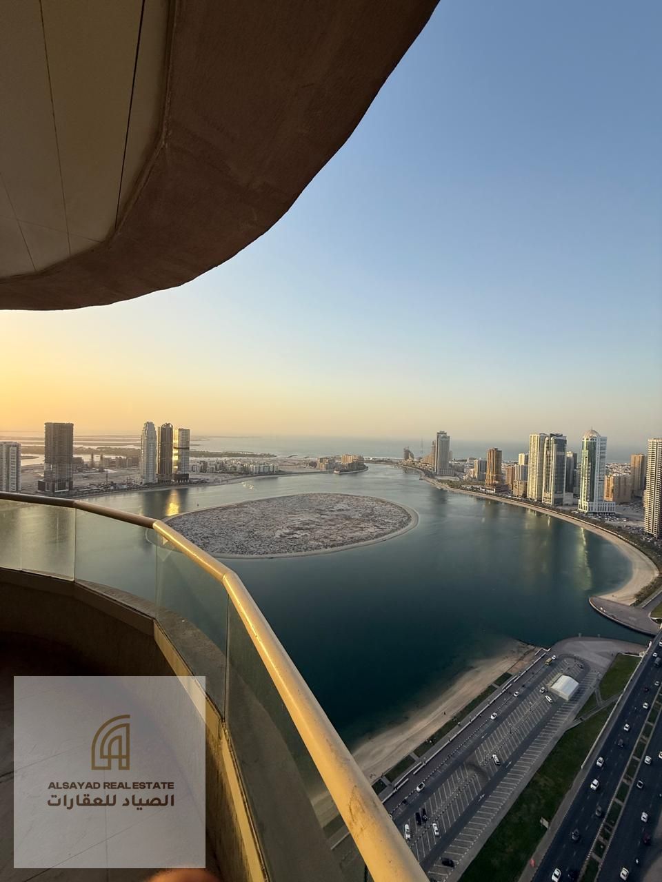 Charming 3 BR in Al Mamzar, Sharjah - Beach Views & Amenities