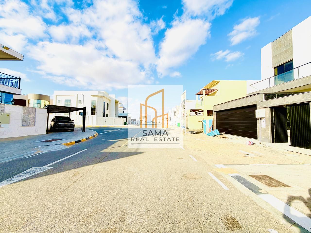 Spacious 3Bedrooms Villa || With 5 Washrooms || For Rent ||