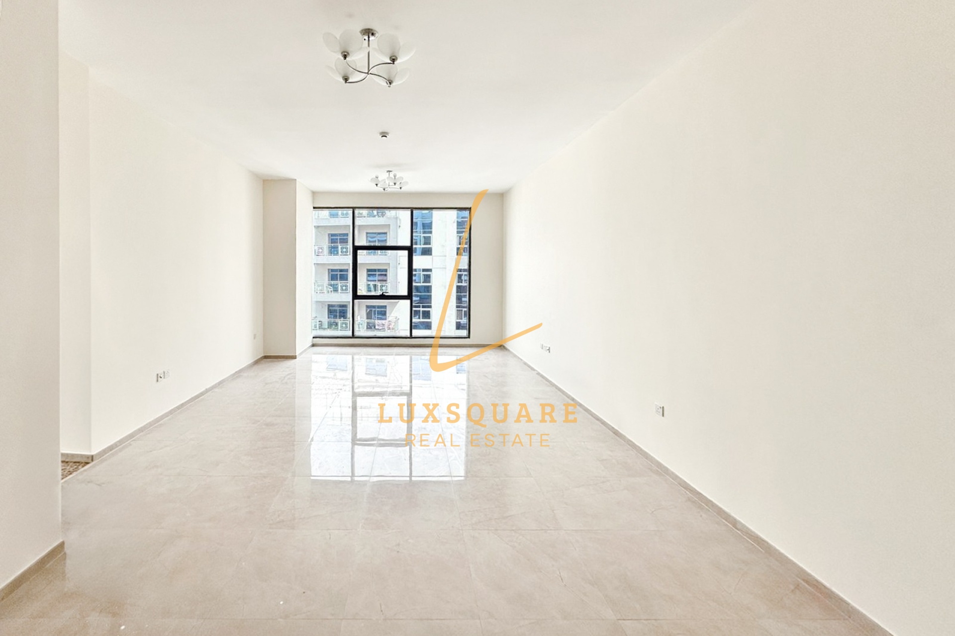 Spacious Layout | Closest to Metro | Resale