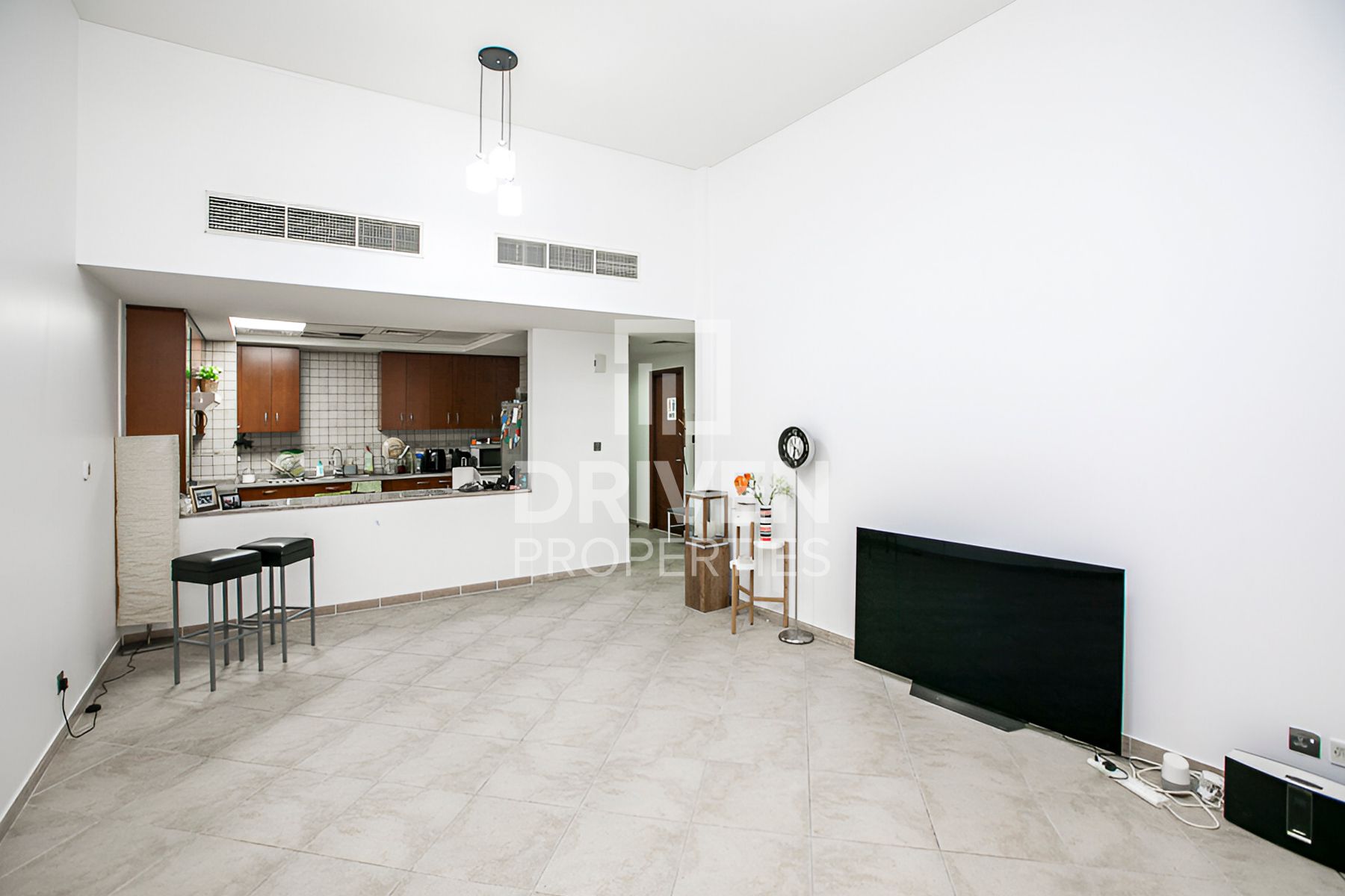 Exclusive Listing | Low Floor | Vacant end of May
