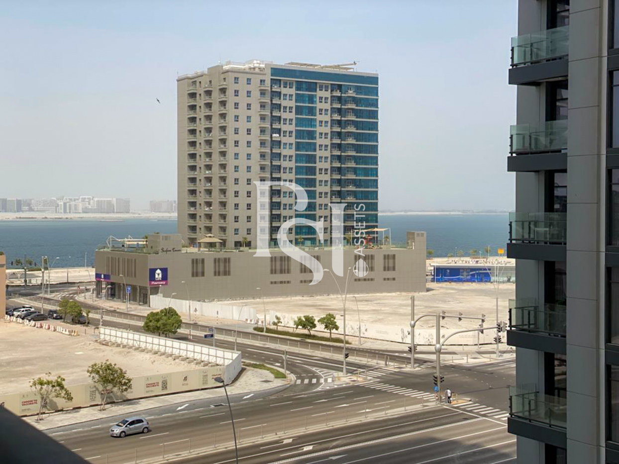 Balcony | Ready to Move | Prime Location