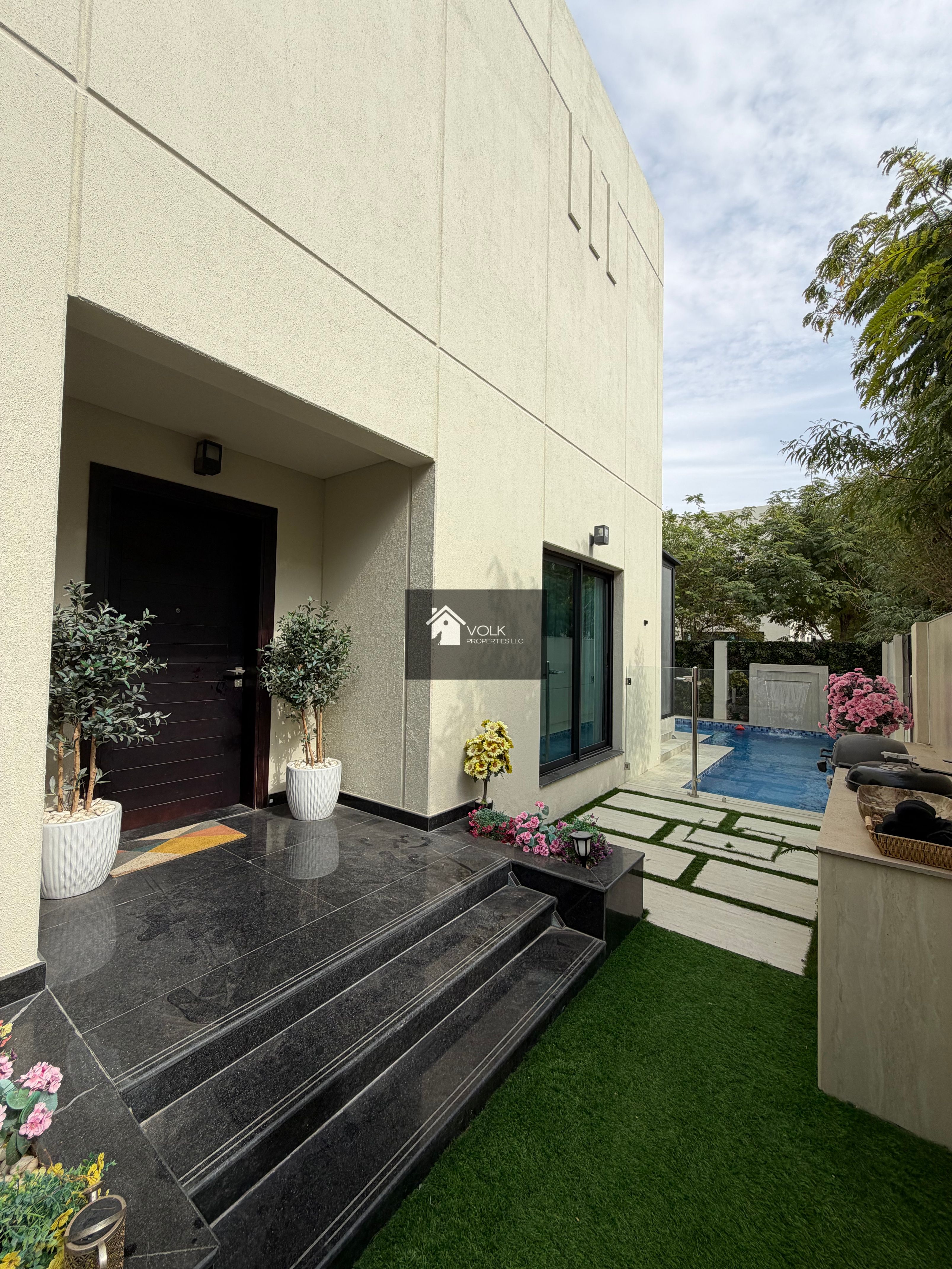 Furnished & Upgraded Villa | Corner Unit | Swimming Pool & Pergola Built