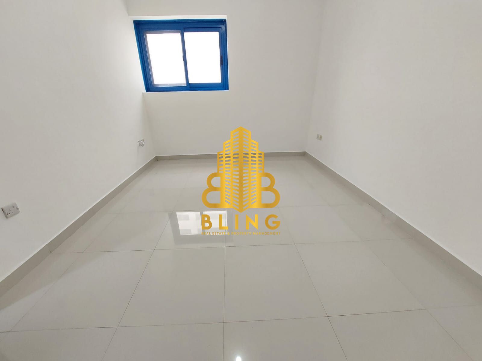 Splendid 3BHK With Maid Room & Spacious Saloon
