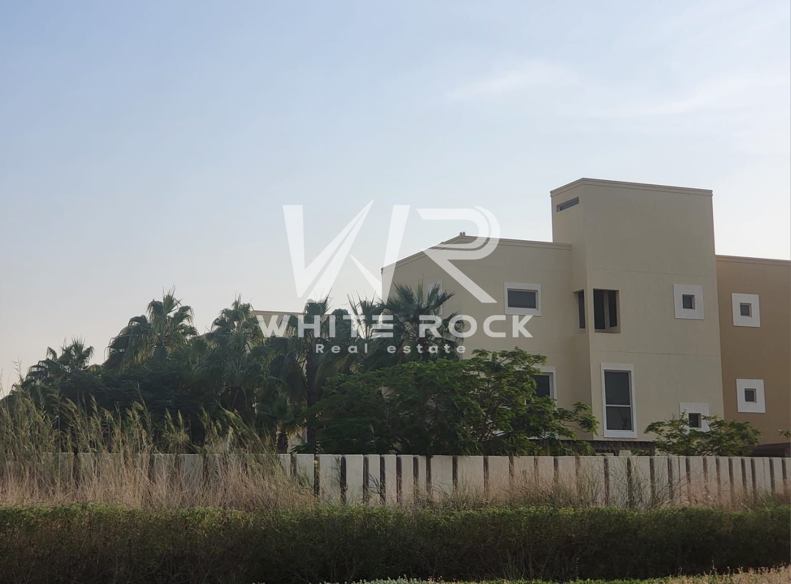 Elegant 4-Bedroom Single Row Corner Townhouse