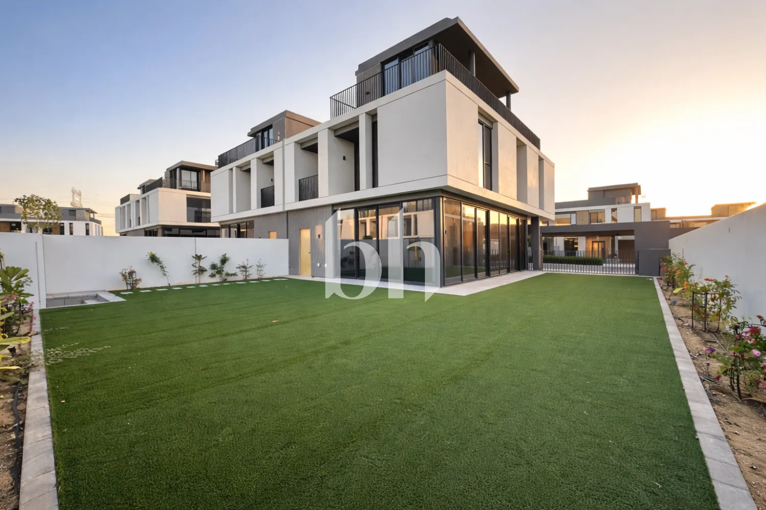 LANDSCAPED | LARGE PLOT | QUIET INTERNAL POSITION