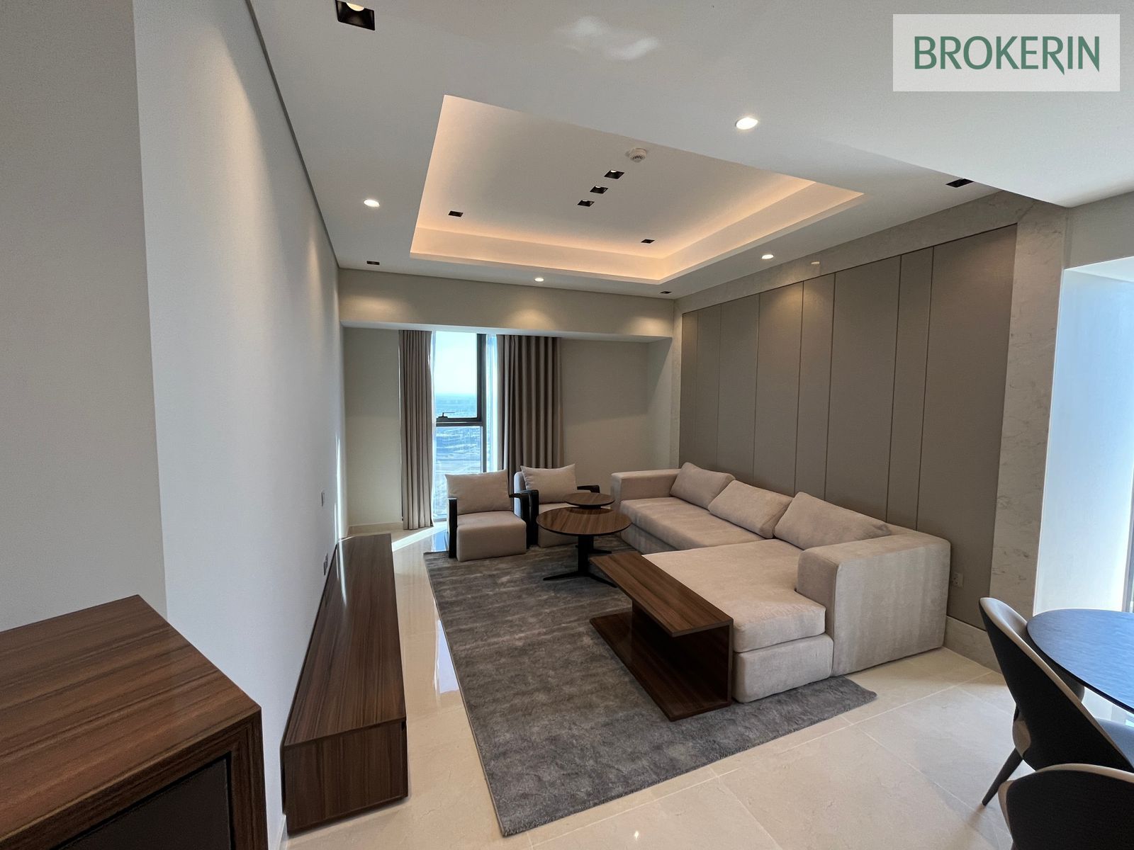 Charming view - High Floor - Bright Spacious Unit