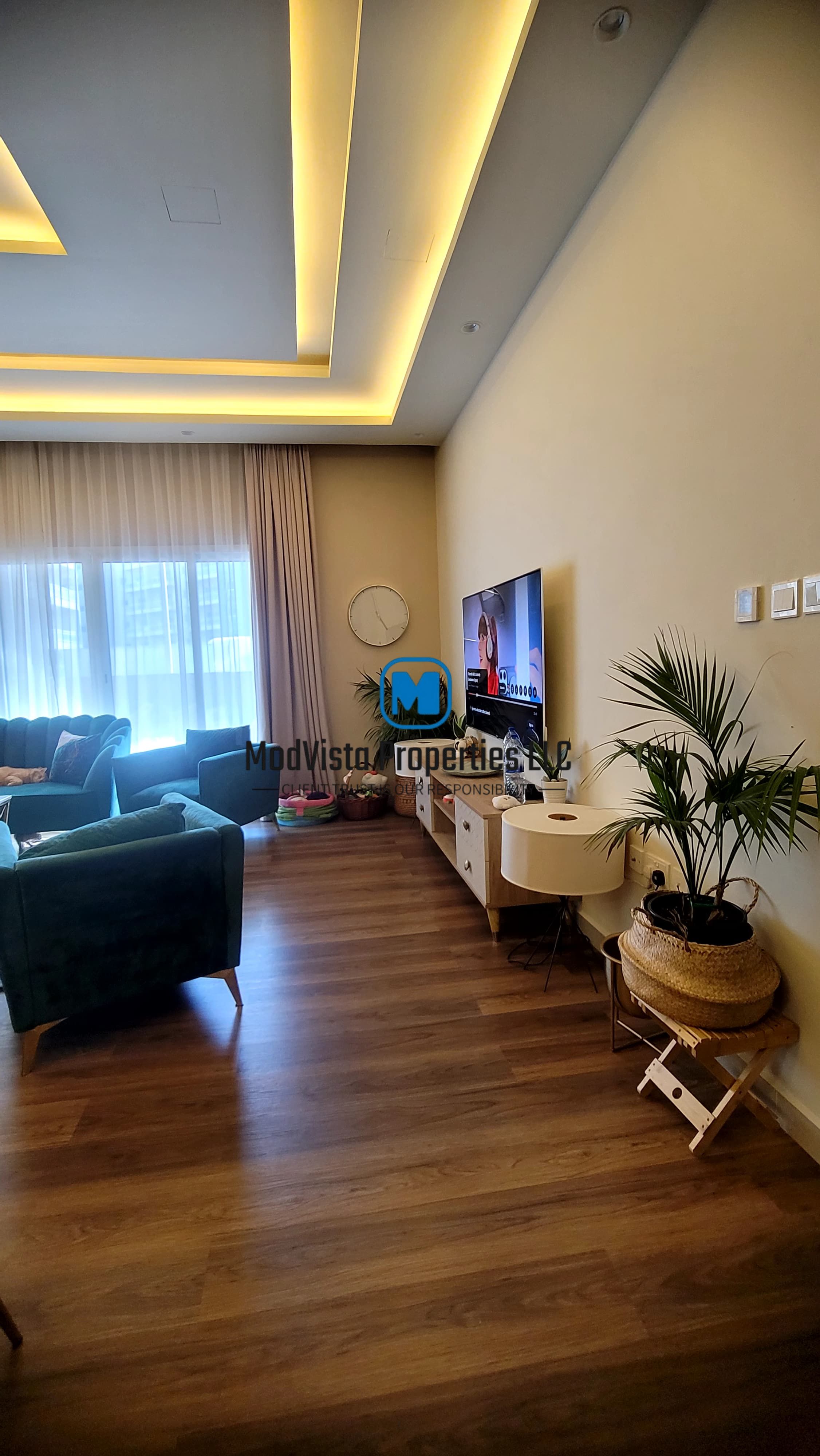 UPGRADED MODERN HOME• 3BED+M • GROUND LEVEL