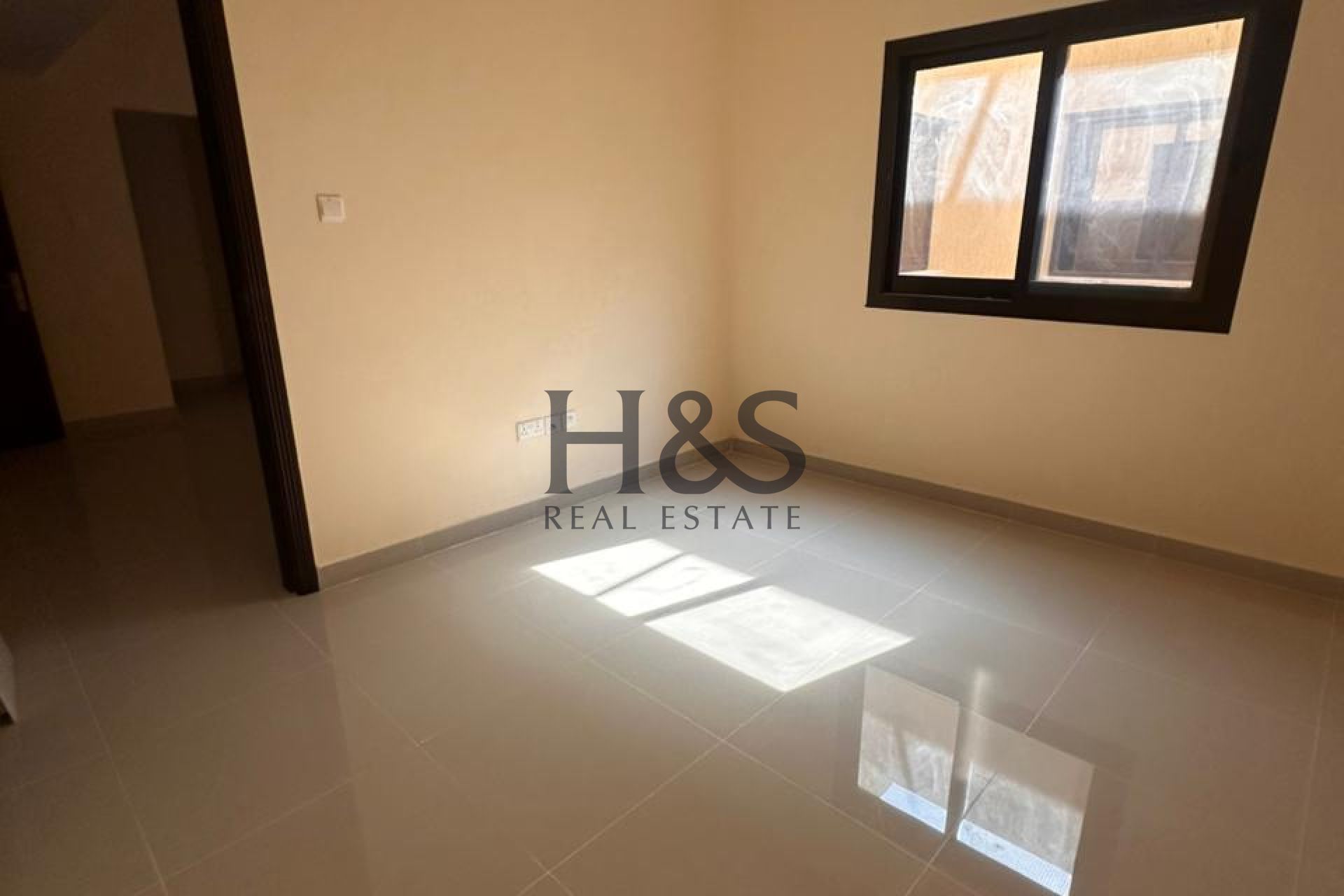 Bright & Spacious 1BR | Open View | Closed Kitchen with Balcony