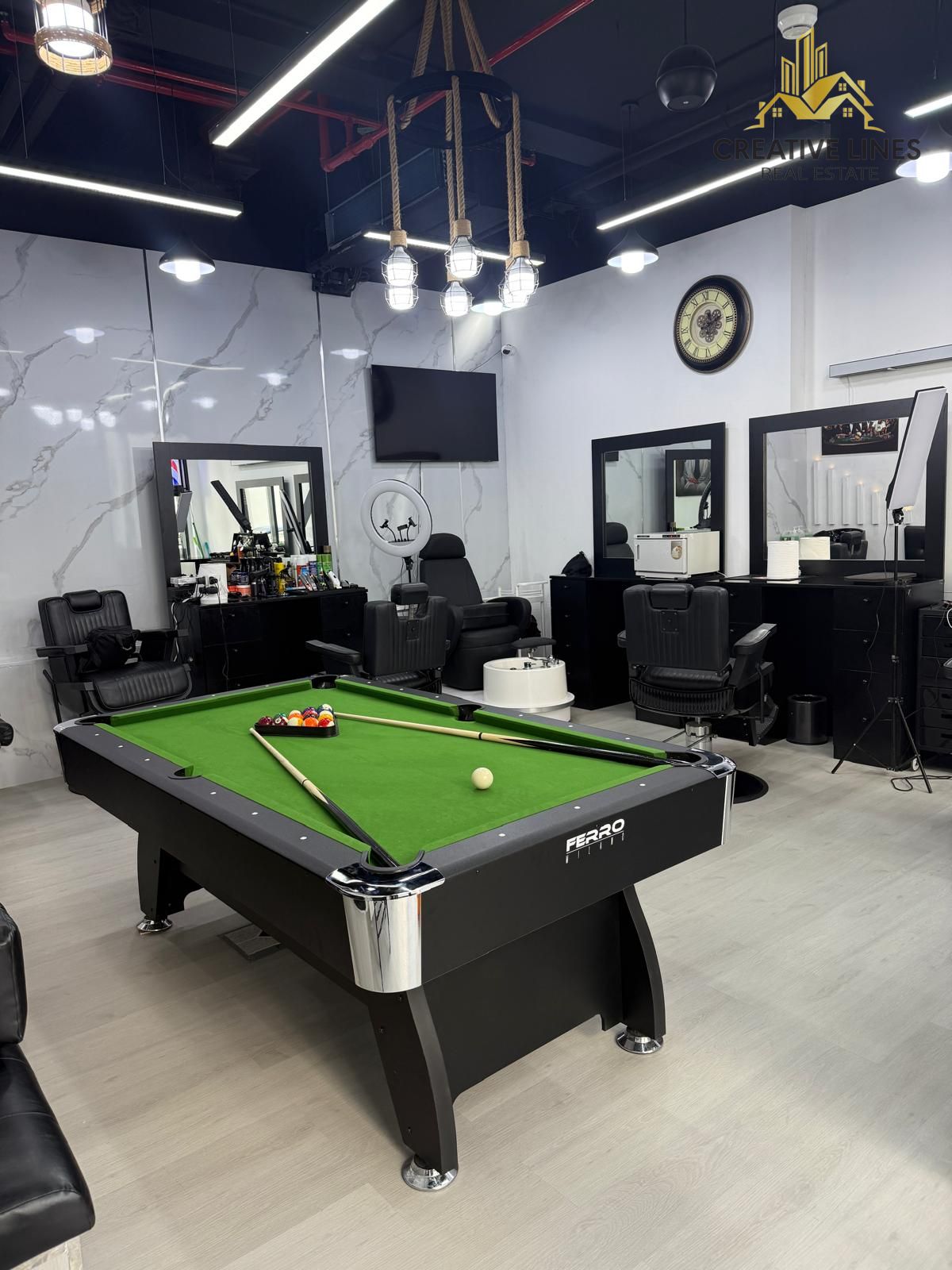 FULLY FITTED SALON - STREET FACING - NO KEY MONEY