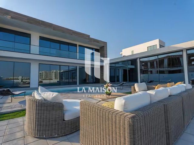 Luxury 5BR Villa | Gym/Pool/Maid | Fully Furnished