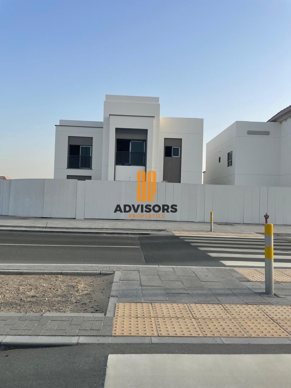Near Mosque I Double Row I Middle