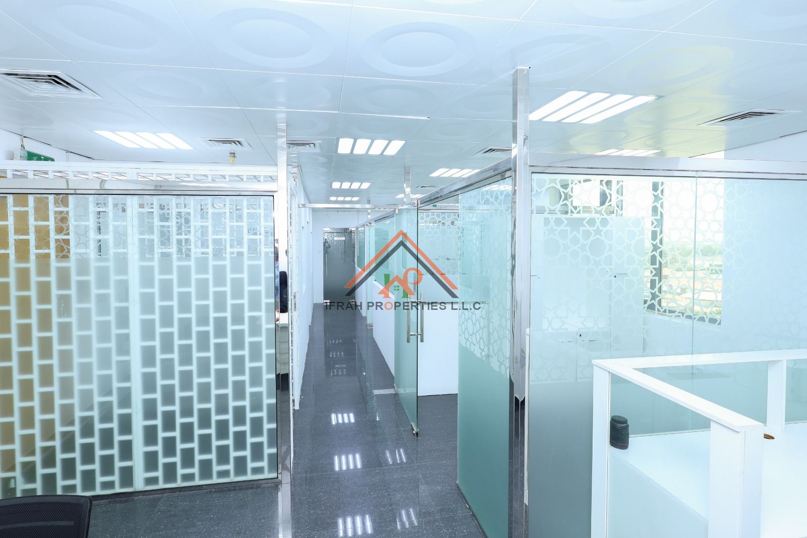 HOT DEAL || FULLY FITTED || GLASS PARTITIONS