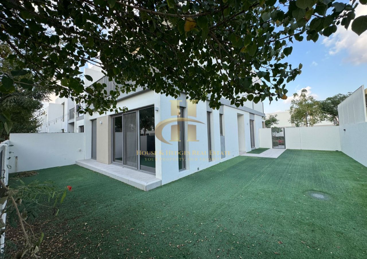 END CORNER UNIT | LARGE PLOT | NEXT TO POOL AND GYM