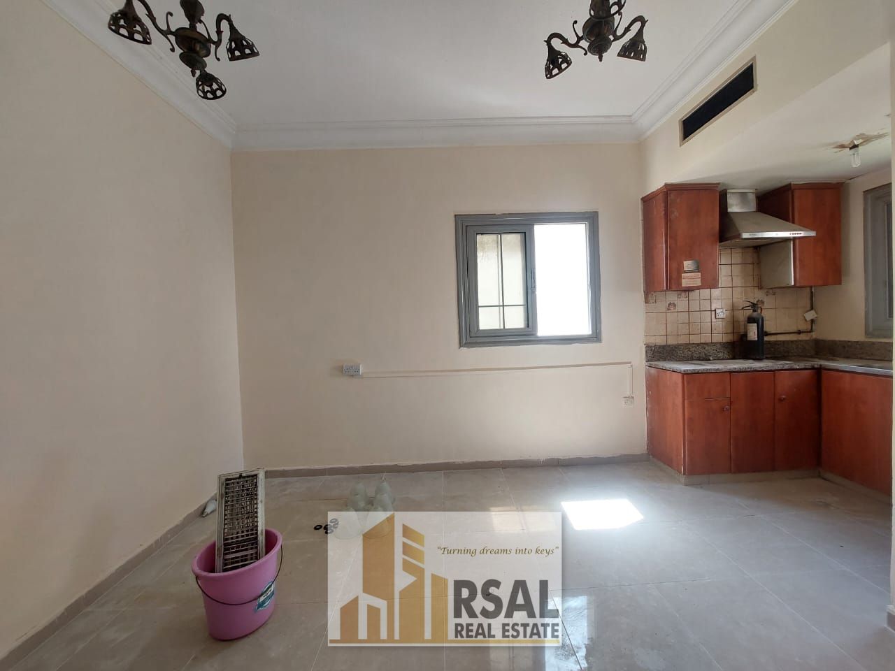 HUGE OFFER STUDIO WITH SEPARATE KITCHEN ONLY FOR FAMILY