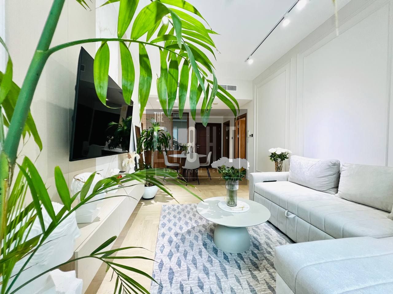 Bright Upgarded Furnished 1br with 14% ROI can be vacant for move in